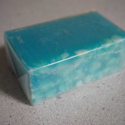 ペパーミントが爽やかに香るLUSHのバスソープ「アイシングブルー」を使ってみた