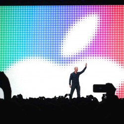 WWDC2014の基調講演、開始前はこんな感じで行列に並びます