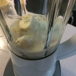 【レシピ】ミキサー買ったのでバナナと豆乳とヨーグルトのスムージー作ってみた