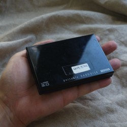 軽くて速くて安い！USB3.0対応の外付けポータブルハードディスク。Macでも使える！