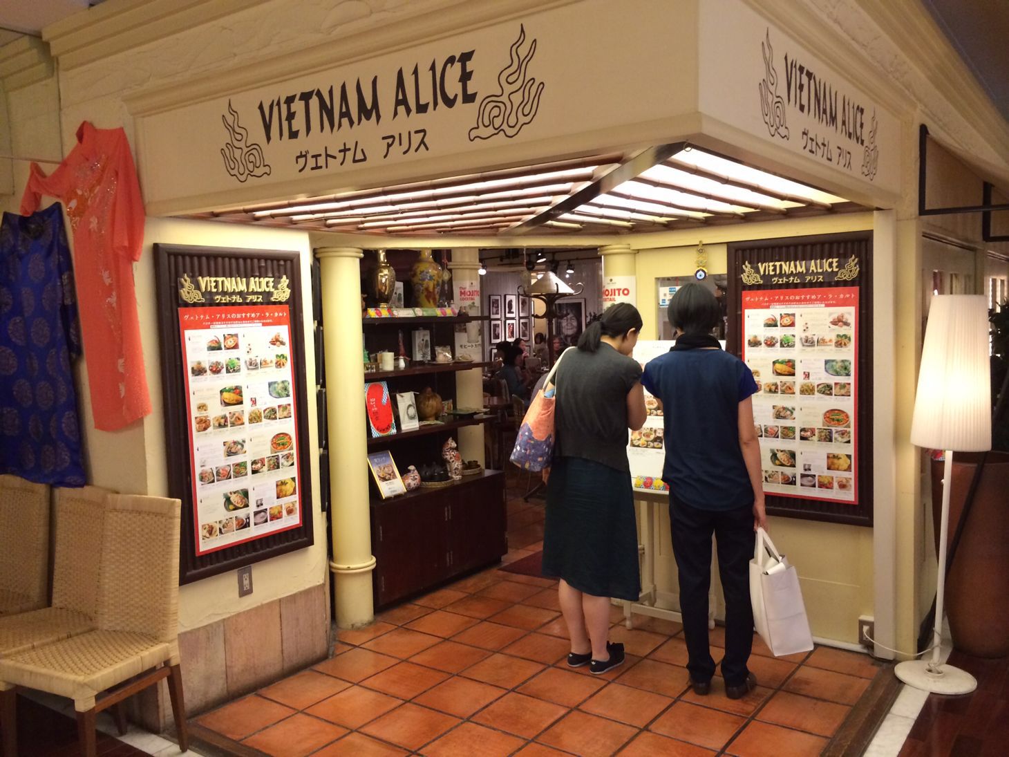 新宿のベトナムアリスで春巻きランチセット（蒸し春巻、生春巻、揚げ春巻）を食す！