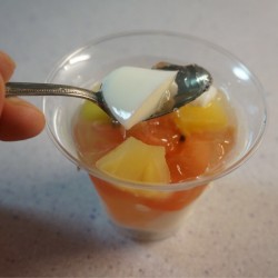 セブンイレブンのフルーツカクテル杏仁を食べてみた