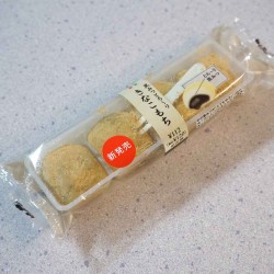 セブンイレブンの「黒みつとろ〜りきなこもち」を食べてみた！