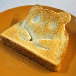 顔が起き上がるパンダのトーストが作れちゃうパンカッター