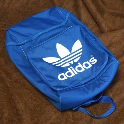 ノートパソコンが入るアディダスの青い三つ葉リュックを買ってみた