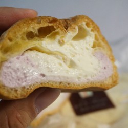 セブンイレブンのブルーベリーレアチーズシューを食べてみた