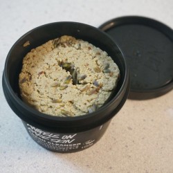 ラッシュの洗顔料「天使の優しさ」を使ってみた