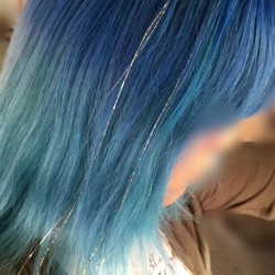 【派手髪】高円寺の美容室「rave Action and Hair!」でヘアティンセルを付けてみた