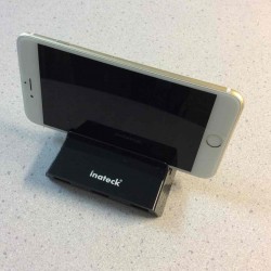 スタンド機能付きの4ポートUSB充電ハブ「inateck UC4003」を使ってみた