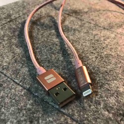 SNUGGのライトニングケーブルが耐久性高し。8ヶ月使ってますが断線の気配なし！