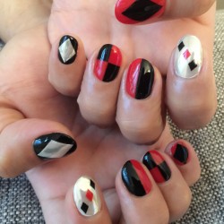 【メンズネイル】新宿区大久保のサロンでハーレイ・クインがテーマのネイルにしてもらった