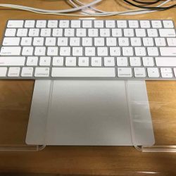 Magic KeyboardとMagic Trackpad 2をMacBookのような配置で使える！Crispy Backboard 2